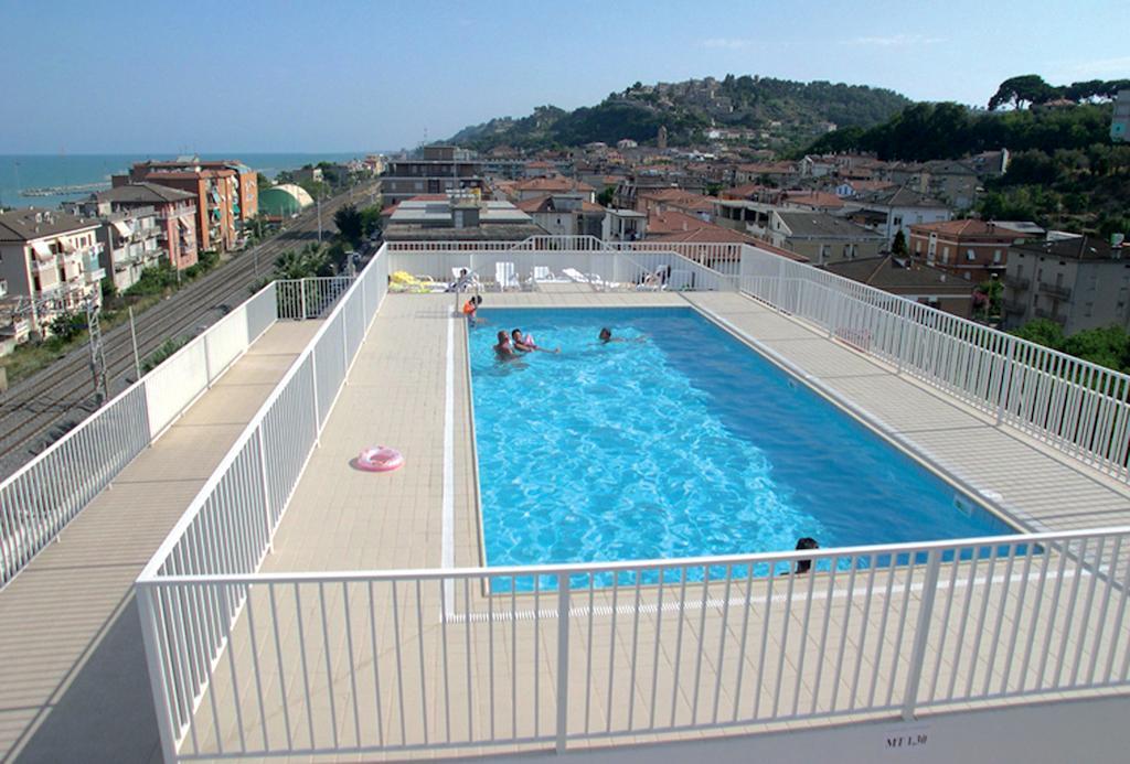 Residence I Delfini Cupra Marittima Exteriör bild