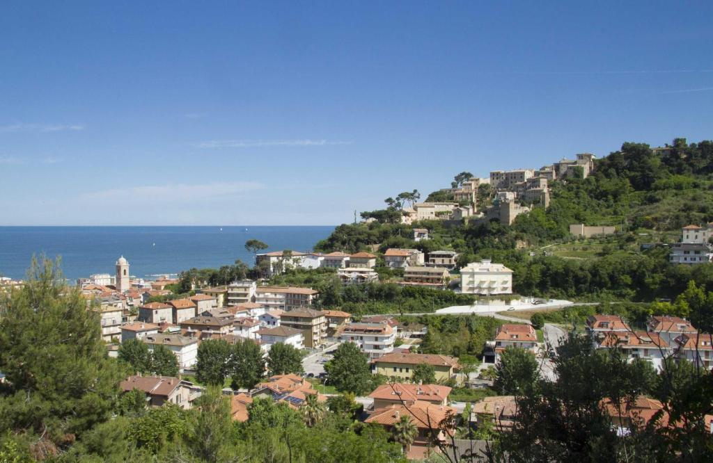 Residence I Delfini Cupra Marittima Exteriör bild