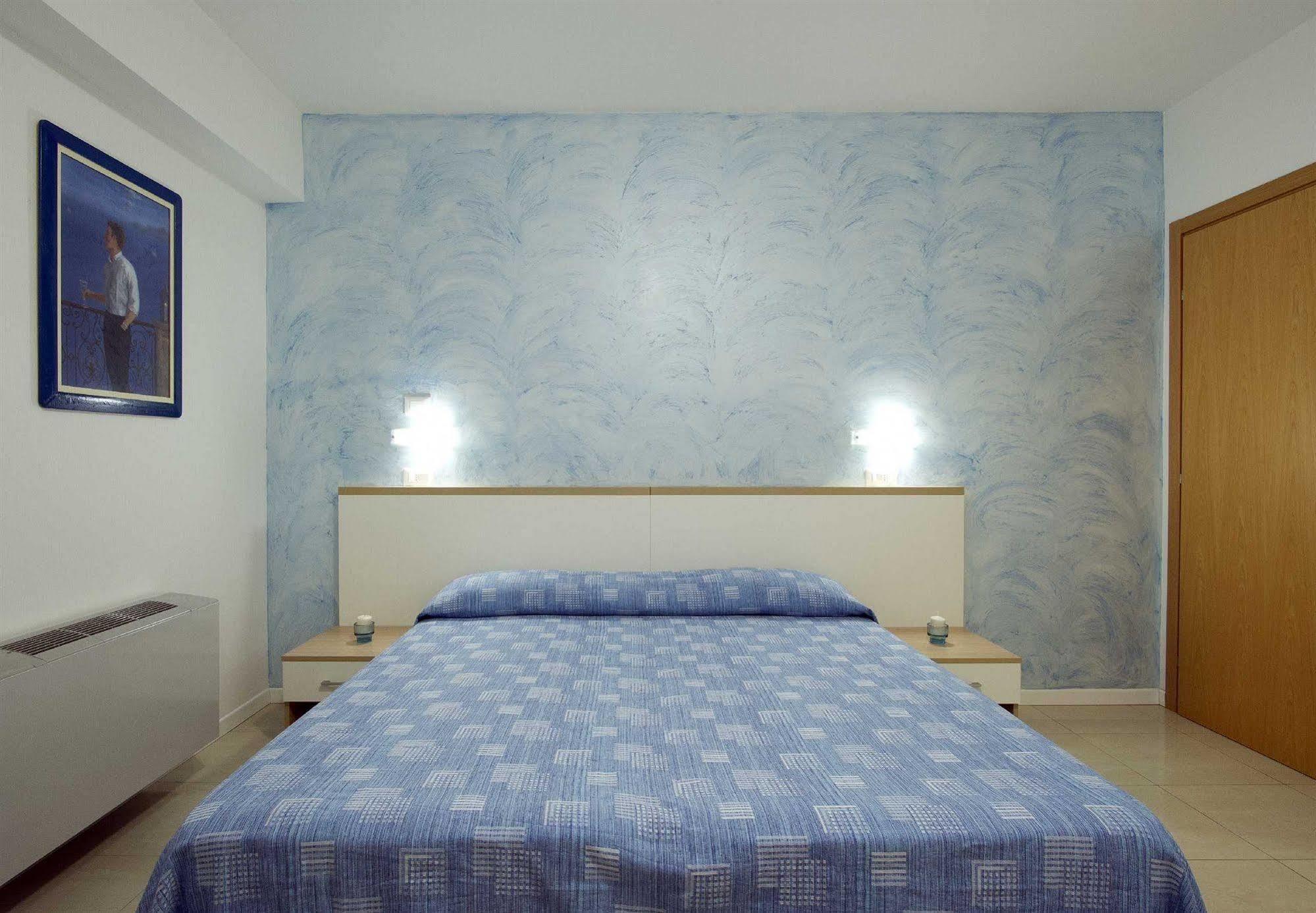 Residence I Delfini Cupra Marittima Exteriör bild