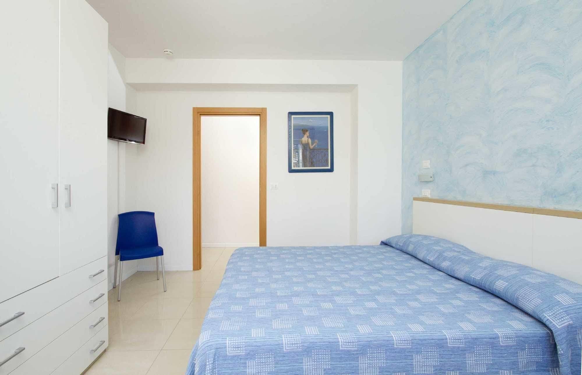 Residence I Delfini Cupra Marittima Exteriör bild