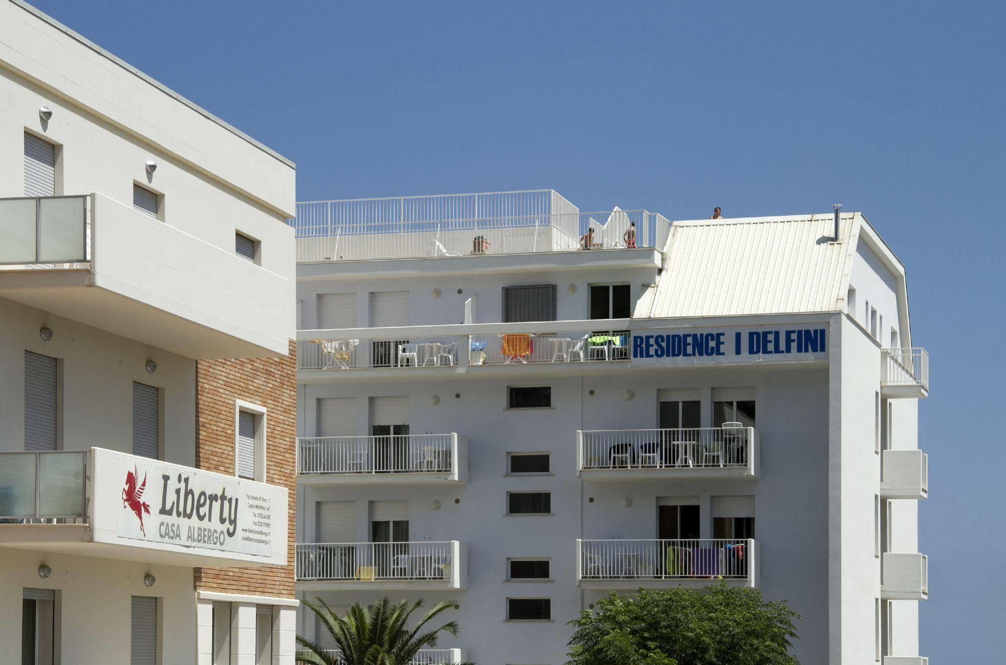 Residence I Delfini Cupra Marittima Exteriör bild
