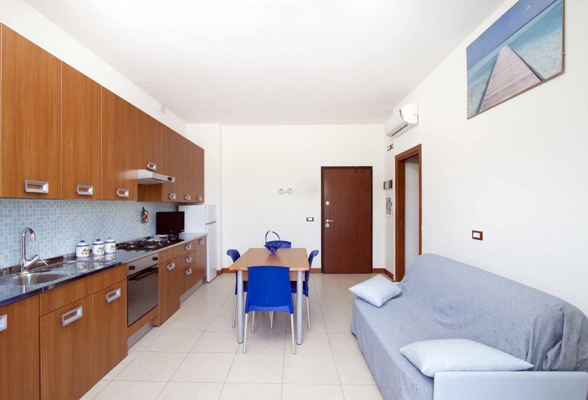 Residence I Delfini Cupra Marittima Exteriör bild