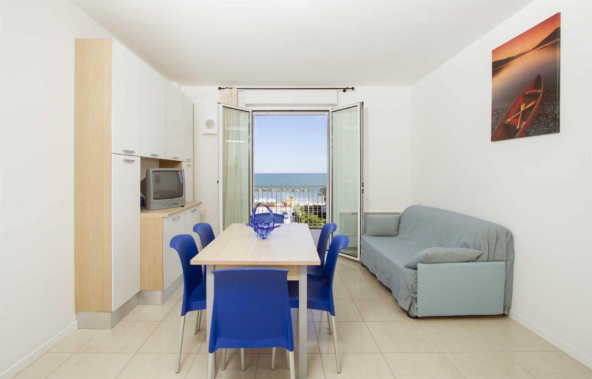 Residence I Delfini Cupra Marittima Exteriör bild